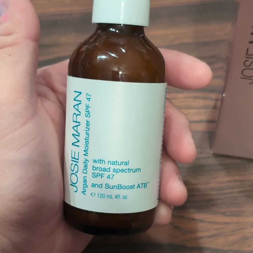 Josie Maran Argan Daily Moisturizer Sunscreen SPF 47 Broad Spectrum 4 fl. oz.
